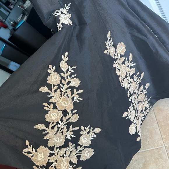 Jovani size 6 off the shoulder embellished gown - Picture 6 of 8